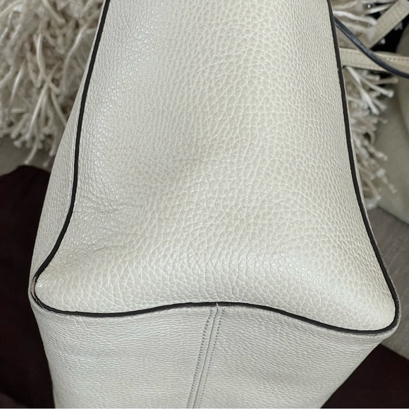 COAπβοΈGUCCI MED. SWING TOTEβοΈπW/GUCCI DustbagβοΈπSTUNNING bagβοΈCOA - Picture 7 of 16